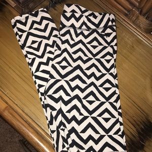 Pink Victoria’s Secret fun legging